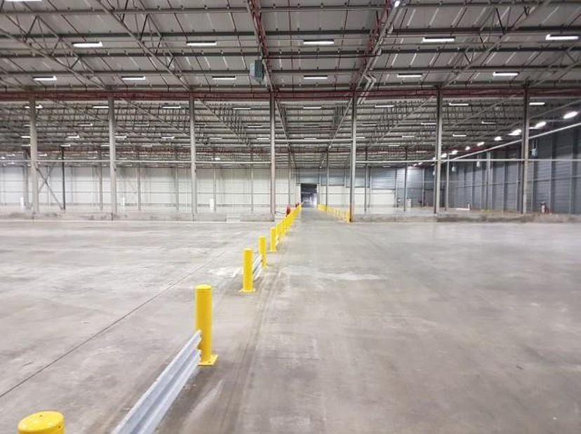 Logistieke complex gelegen industriezone Genk-Zuid met oppervlakte v.a. 10.000 m² tot maximaal 80.000 m², eventueel met kantoren oppervlakte van 1.400
