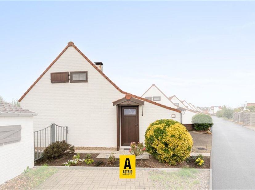 Dit leuke en volledig instapklare vakantiehuis (Geen domicilie mogelijk) met zonnige tuin ligt in het domein "Reynaertpark". De woning ligt op wandela