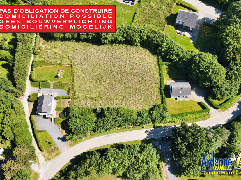 &amp;nbsp; &amp;nbsp; &amp;nbsp;Mooi vlak terrein in een verkaveling van 3 kavels. Dit terrein is lot 4.<br />
&amp;nbsp; &amp;nbsp; &amp;nbsp;Volledig uitgerust (water&amp;nbsp;