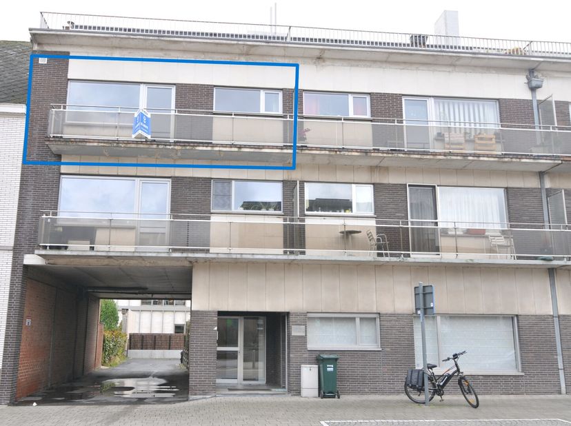 Découvrez ce magnifique appartement entièrement rénové, idéalement situé au cur dAvelgem, à distance de marche des commerces, écoles, restaurants et d