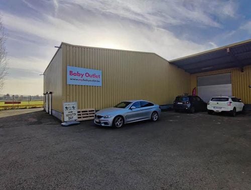                                         Magazijn met bureel te huur in Aartselaar, € 4.500
