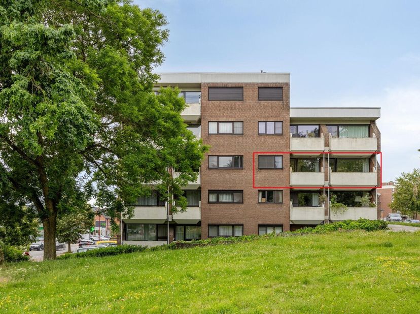 Diest: instapklaar appartement te koop met 2 slaapkamers, terras en autostaanplaats Dit appartement is gunstig gelegen nabij het centrum van Diest, op