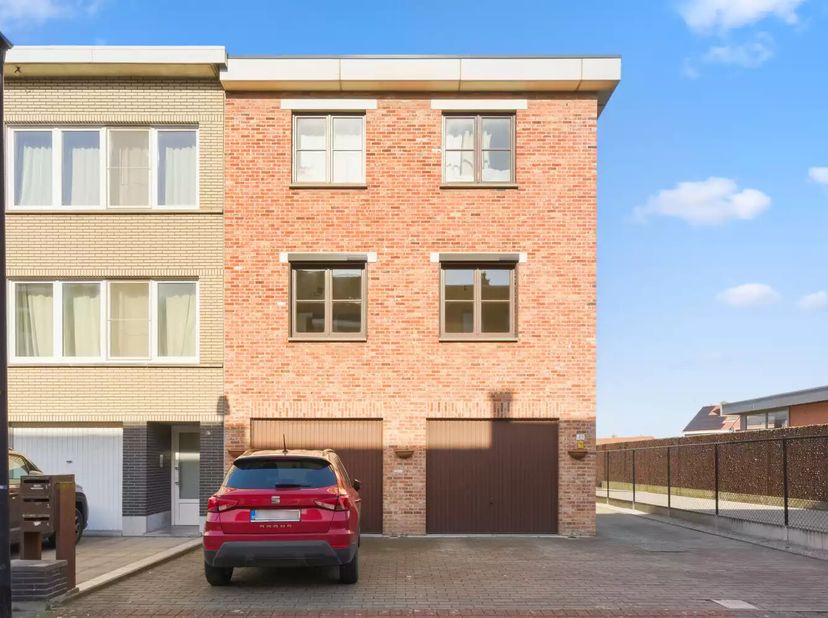 Dit gezellig en instapklaar appartement is gelegen nabij het centrum van Zaventem en beschikt over een totale vloeroppervlakte van 92 m² (waarde volge