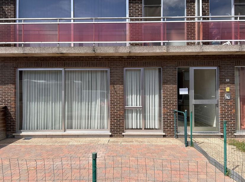 Ruim appartement met 2 slaapkamers, bureau/extra ruimte, garage en terras.<br />
Ligging: Het appartement bevindt zich net binnen de ring van Turnhout