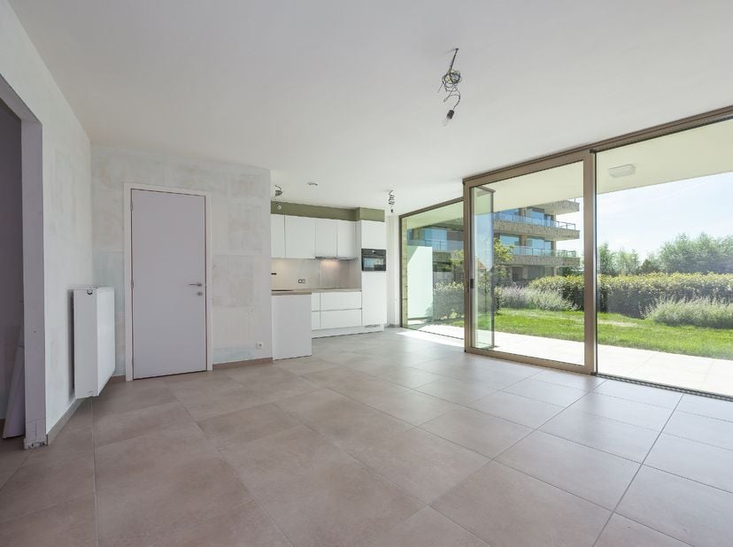 Découvrez ce tout nouvel appartement clé en main situé dans la élégante Résidence Odrada, idéalement situé sur l'avenue Westendelaan à Middelkerke. Gr