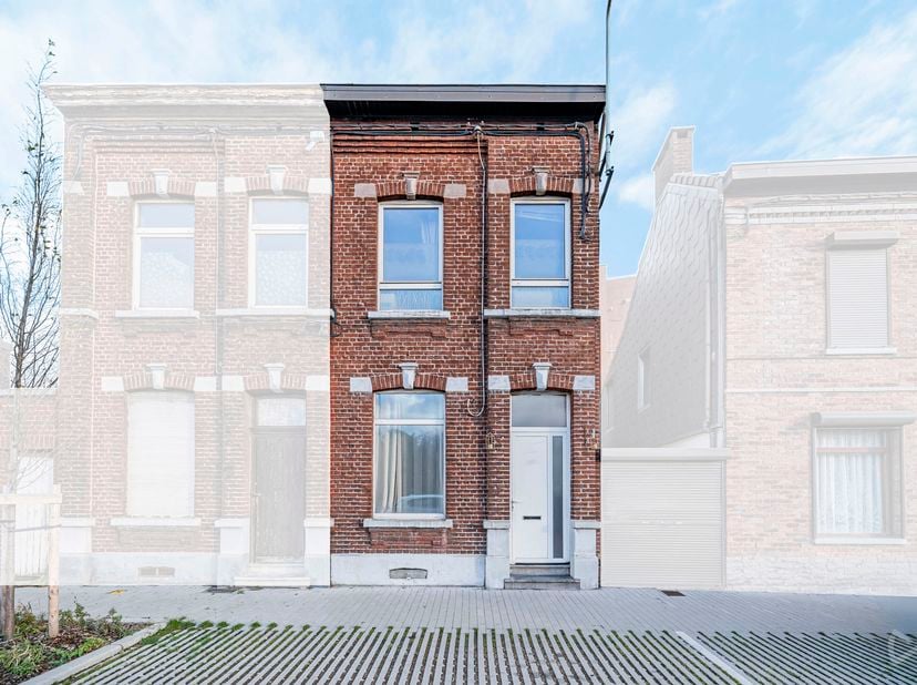 Contact : Mattia Di Pisa - 07 15 87 87 - mattia.dipisa@weinvest.be<br />
We Invest Charleroi vous présente cette maison située à Dampremy, proposée à