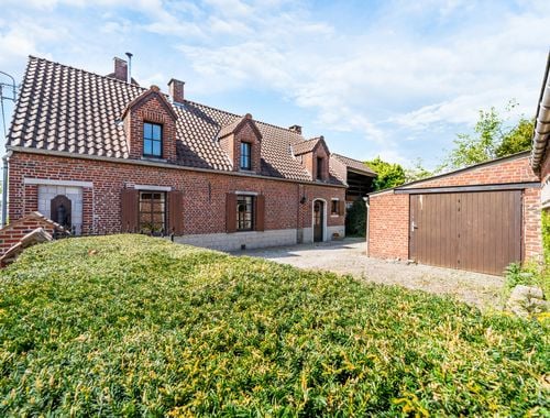                                        Hoeve te koop in Vezon, € 245.000
