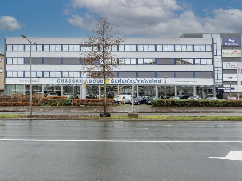 En vente exclusive chez DG Real Estate<br />
<br />
Situation commerciale premium le long de la Noorderlaan avec visibilité exceptionnelle<br />
<br /