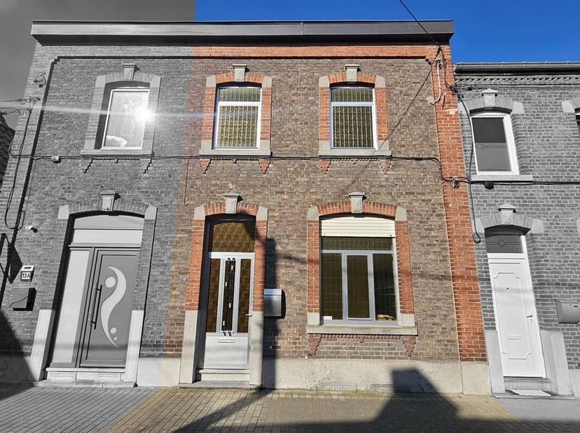 SOUS OPTION - PLUS DE VISITE - Prix: Offre à partir de 75.000 euros, frais d'agence non inclus et à charge de l'acquéreur.<br />
Maison à rénover comp