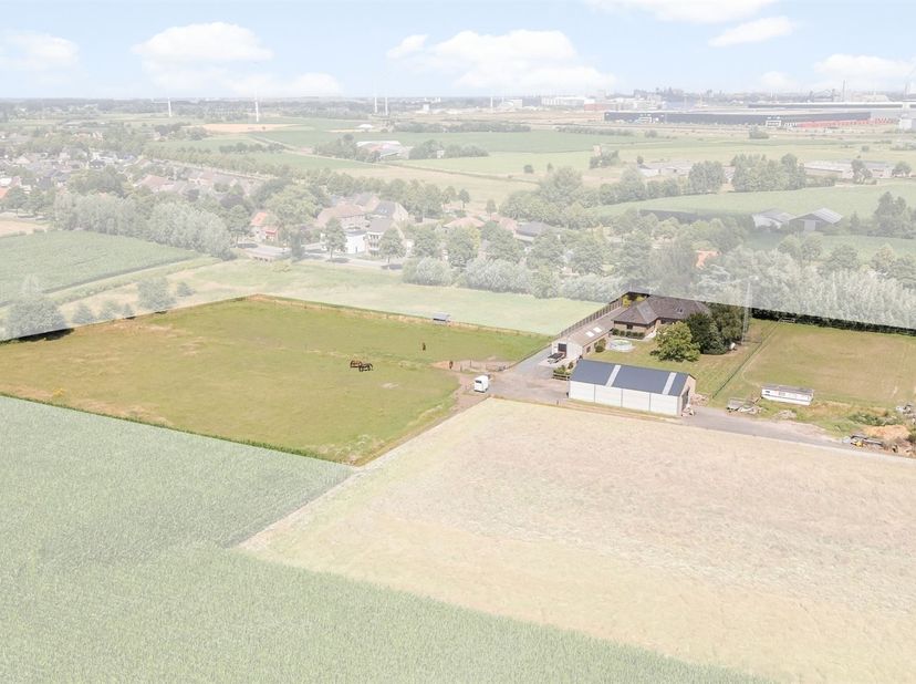 Droom je ervan om elke dag wakker te worden met zicht op je eigen weilanden?<br />
Op de grens van Kluizen en Wippelgem vind je deze uitzonderlijke e