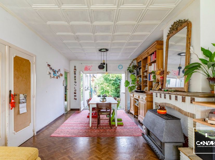 Deze woning is gelegen&amp;nbsp;nabij het Fluweelpark&amp;nbsp;te Gent en ligt op een boogscheut van verschillende buurtwinkels, scholen, het openbaar vervoer