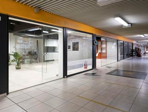                                         Handelszaak te huur in Wilrijk, € 950
