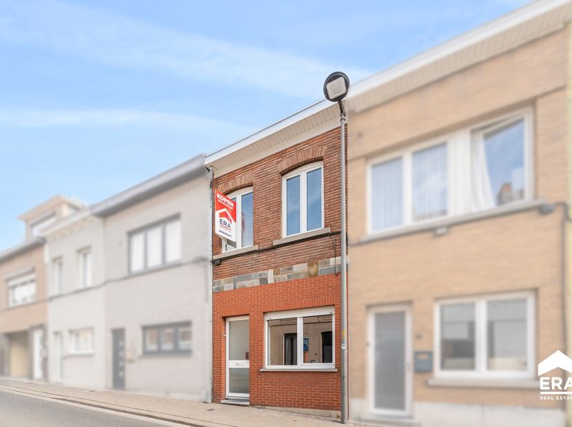Te koop: charmante woning met tuintje en garage in de Avendorenstraat, hartje Tienen, op wandelafstand van het centrum, park en openbaar vervoer. Deze
