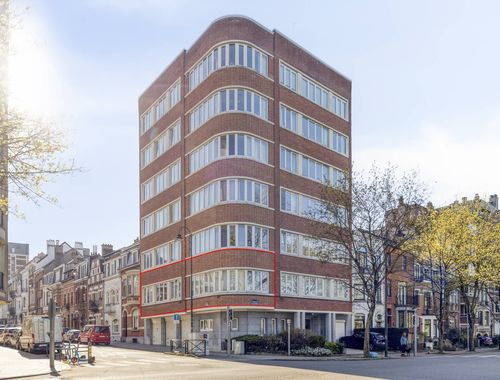                                         Appartement à vendre à Forest, € 299.000
