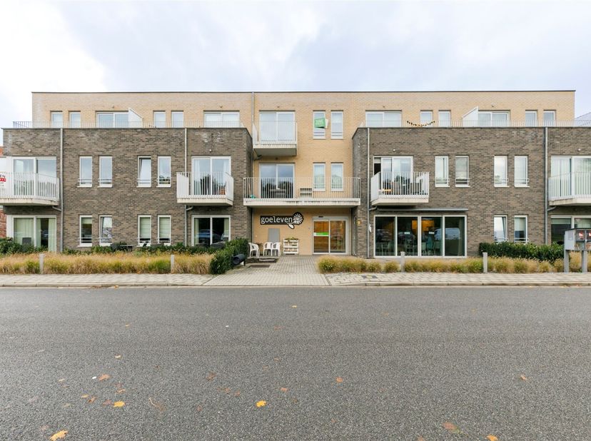 Assistentieflat met veel lichtinval, terras en berging. <br />
<br />
Dit appartement is voorzien van alle comfort en gelegen in de mooie woonzorgre