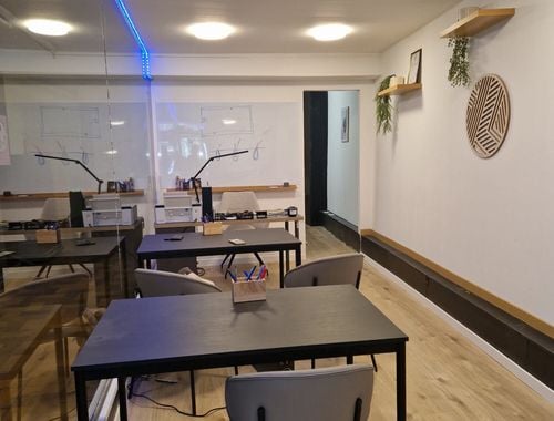                                         Rez-de-chaussée commercial à louer à Tubize, € 580
