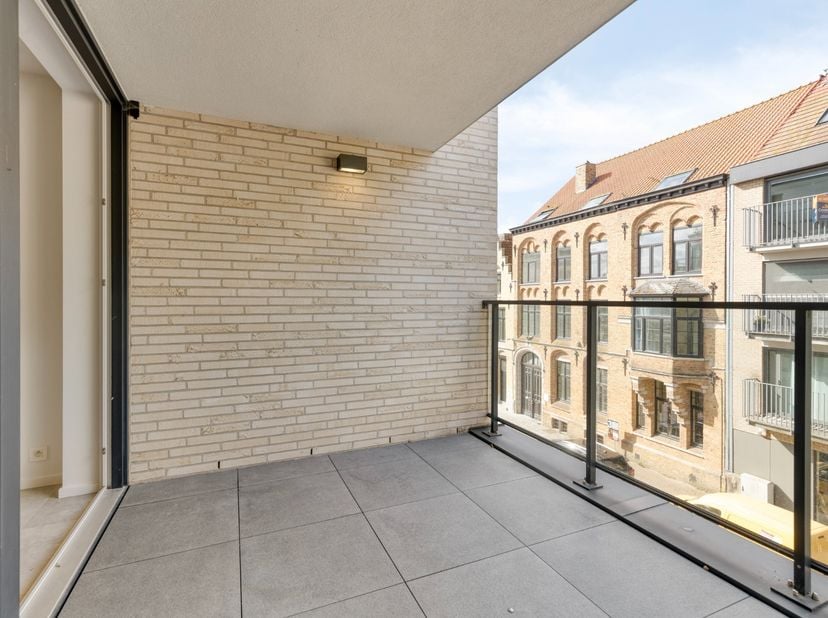In het centrum van Diksmuide bevindt zich dit instapklare appartement met twee slaapkamers, gelegen op de tweede verdieping van residentie 'Patersvat'