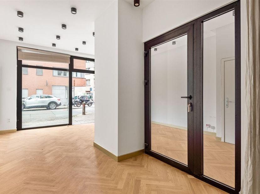 Bien professionnel à vendre
                    à 2018 Antwerpen