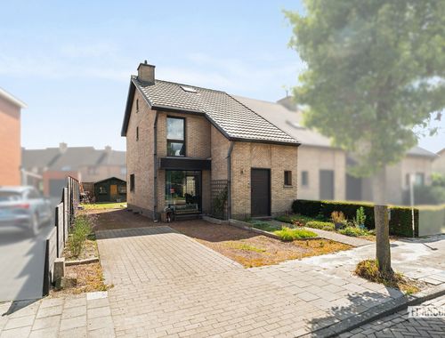                                         Koppelwoning te koop in Eeklo, € 319.000
