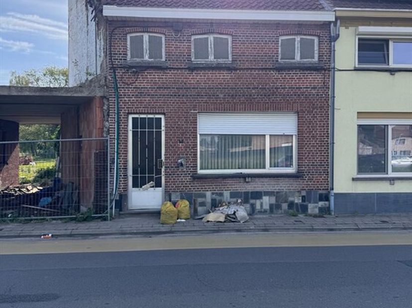 Maison à démolir dans un endroit central avec de nombreuses possibilités terrain de 205 m²<br />
Vous êtes à la recherche d'un projet de terrain ou d'