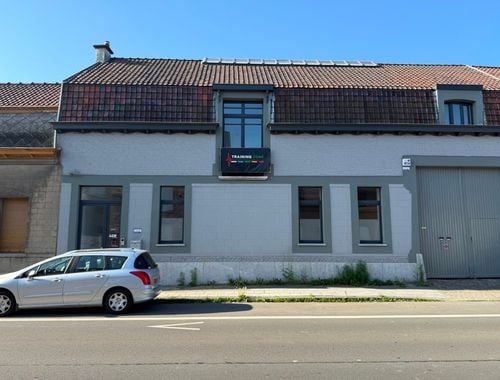                                         Kantoorruimte te huur in Tournai, € 950
