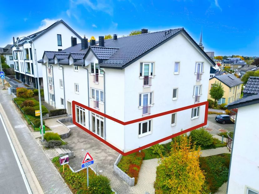 Deze ruime flat in het hart van Sankt Vith maakt indruk met een woonoppervlakte van 143 m² en biedt je alle vrijheid voor een individuele inrichting.<