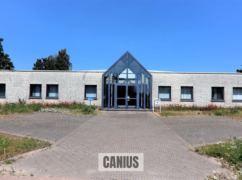 Bien professionnel à vendre
                    à 3800 Sint-Truiden