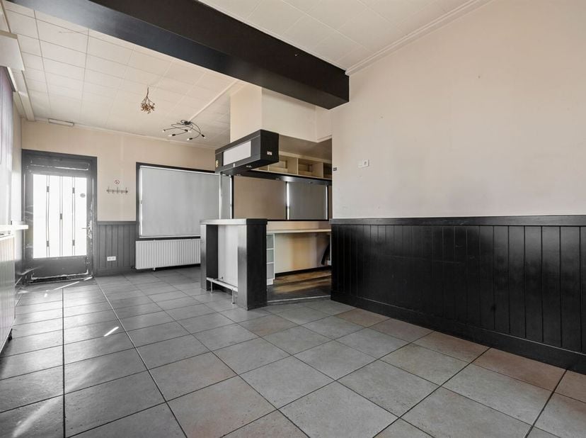 Voormalig geliefd café met woonst op een uitstekende locatie uniek renovatieproject<br />
Bent u op zoek naar een eigendom boordevol mogelijkheden? Da