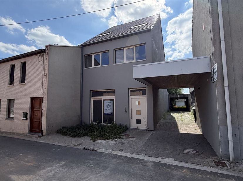 Unieke investeringskans of ideale kangoeroewoning op toplocatie in Herzele!<br />
In een rustige, doodlopende zijstraat van de Groenlaan in Herzele be