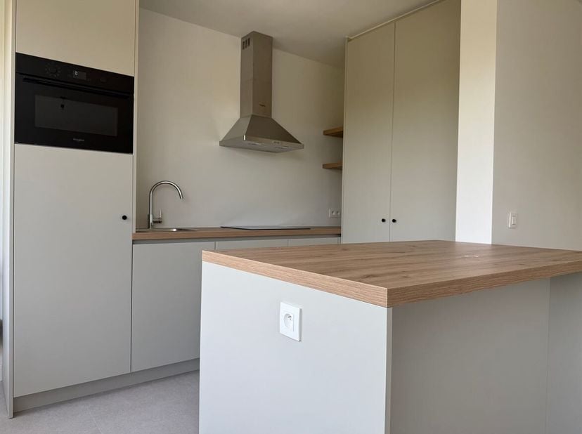Appartement spacieux avec terrasse dans un endroit calme et central à Borsbeek<br />
À Cantincrodelaan 27 à Borsbeek, vous trouverez cet appartement b