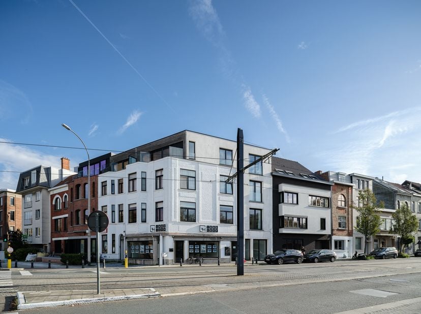- Verkoopovereenkomst in opmaak - <br />
<br />
Dit hedendaagse éénslaapkamer appartement bevindt zich op de eerste verdieping van een kleinschalige r