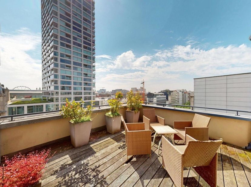 Appartement meublé avec terrasse panoramique au 8e étage du Frankrijklei<br />
Situé sur l'un des plus beaux boulevards d'Anvers, le Frankrijklei, cet