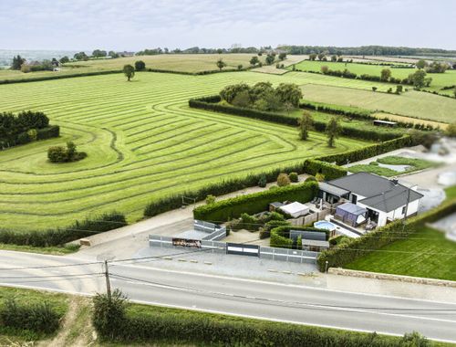                                         Hotel te koop in Remersdaal, € 695.000
