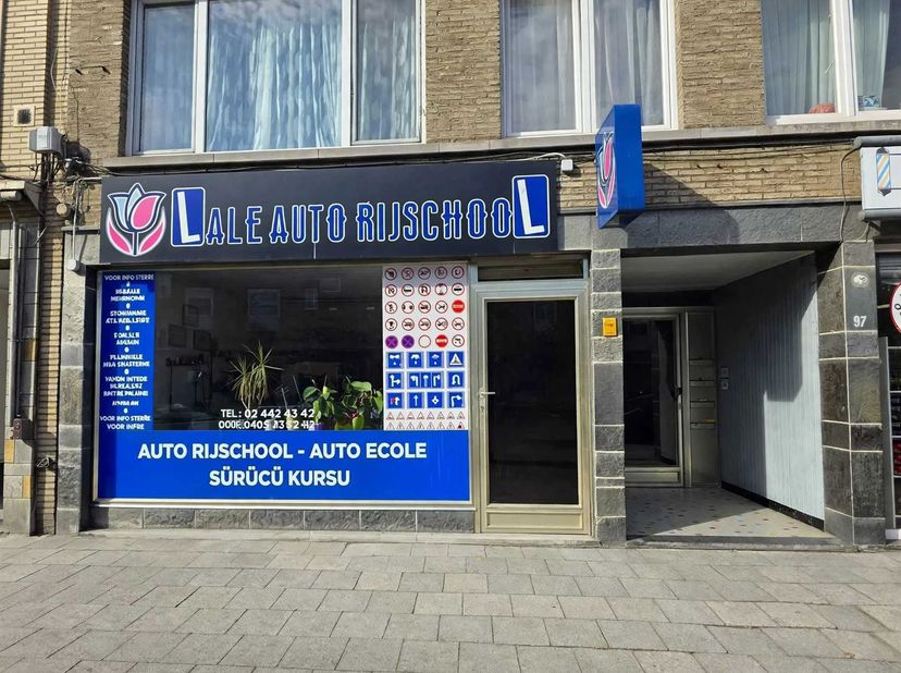 Bedrijfsvastgoed te koop in Frank Craeybeckxlaan 95,
                    2000 Antwerpen