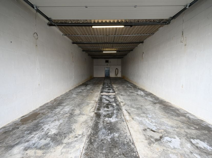 Bent u op zoek naar een ruime en praktische opslagruimte?<br />
Deze functionele loods met een oppervlakte van 106 m² biedt tal van mogelijkheden voor