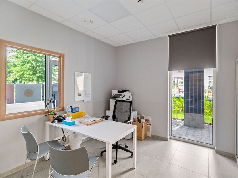 Villa Vigo bestaat uit 21 kwaliteitsvolle appartementen, verdeeld over twee gebouwen (C&amp;D) met onderaan commerciële ruimtes.<br />
Ondergronds is er e