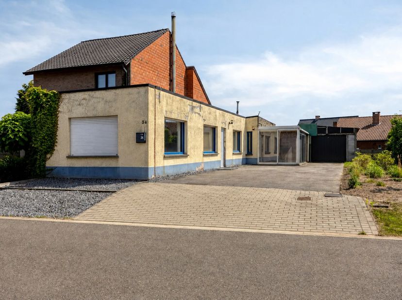 Deze instapklare starterswoning met één slaapkamer is rustig gelegen op een perceel van 601 m², op wandelafstand van het centrum van Balen, winkels en