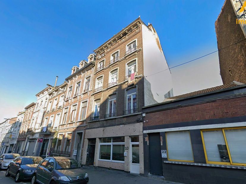 Actualimmo vous propose cet immeuble de rapport idéalement situé dans le centre de Charleroi.<br />
Cet immeuble est composé d'un studio et de quatre