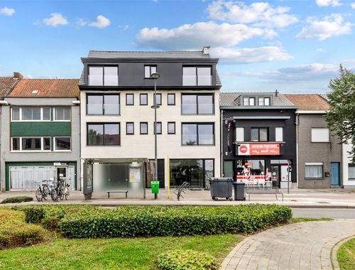                                         Handelsgelijkvloers te koop in Harelbeke, € 485.000

