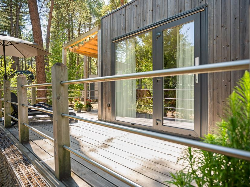 Droomt u van een eigen plekje midden in de natuur waar u op elk moment naartoe kunt?<br />
Dan is deze prachtige vakantiewoning op EuroParcs Hoge Kemp