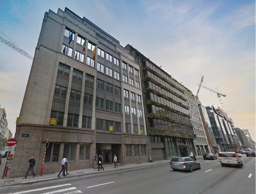                                         Bureaux à louer à Etterbeek, € 3.615
