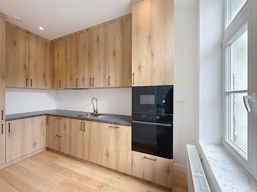 Europese wijk: op een steenworp afstand van het Place de Londres, volledig gerenoveerd en gemeubileerd appartement in een klein appartementencomplex.