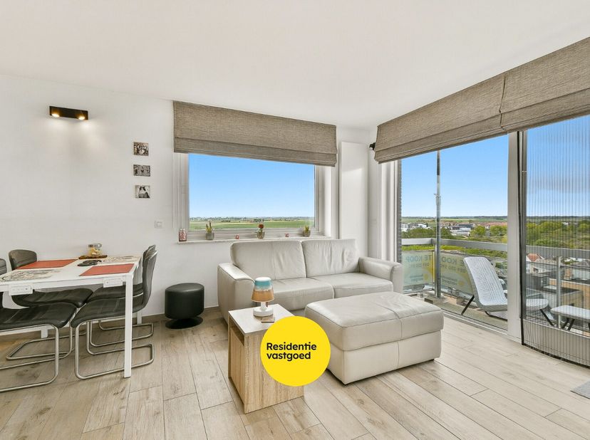 Dit charmante en bijzonder lichtrijke appartement bevindt zich op een unieke ligging aan de Zeedijk van Middelkerke en geniet van prachtige vergezicht