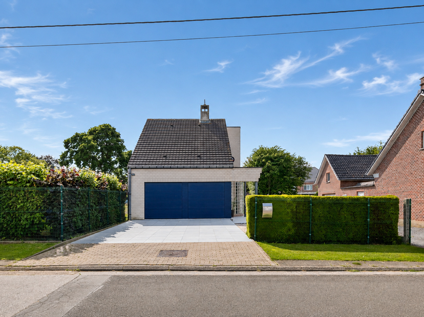 Bent u op zoek naar een ruime open bebouwing in Aspelare? Gevonden! <br />
Deze verzorgde woning is gelegen op een perceel van 8a 82ca en beschikt ove