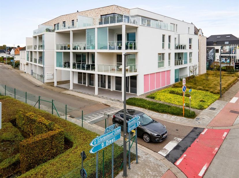Journée portes ouvertes le samedi 14 mars de 12h30 à 13h30<br />
Immeuble commercial de 134 m² à aménager dans le centre d'Averbode, le long de la Wes