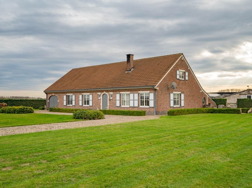BLOTE EIGENDOM<br />
<br />
De blote eigendom van het voormelde goed wordt verkocht.<br />
Pas bij de beëindiging van het bestaande vruchtgebruik ontv