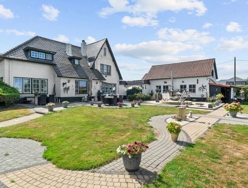                                         Woning te koop in Neeroeteren, € 860.000
