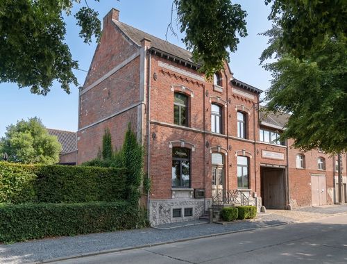                                         Herenhuis te koop in Mainvault, € 499.000
