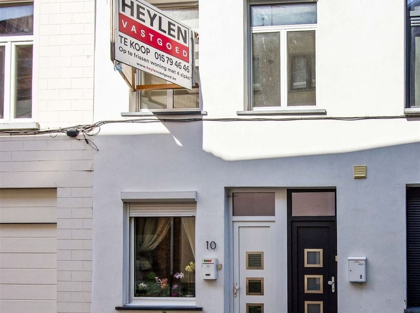 Charmante stadswoning in het hartje van Mechelen<br />
<br />
Op zoek naar een ruime woning met karakter op een toplocatie? Dan is deze charmante st