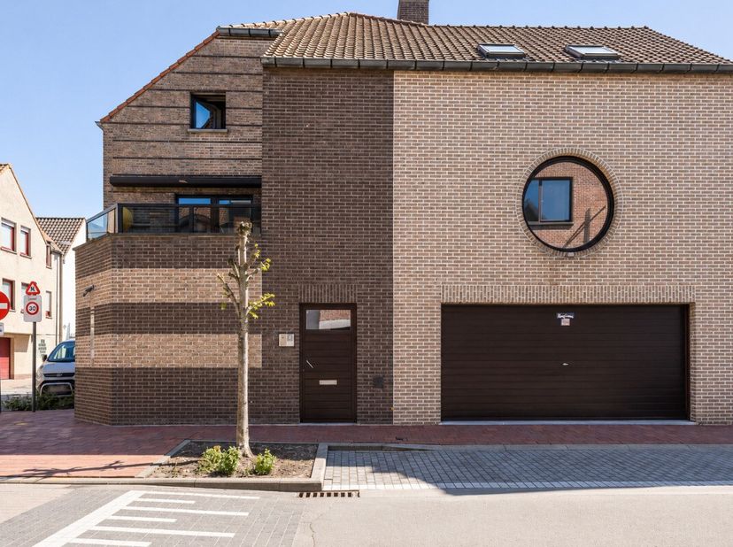 [[ DIT PAND NEEMT DEEL AAN DE ERA OPEN HUIZEN DAG OP 13/6 VAN 14:30 TOT 15:30 ]] Knokke: Instapklare woning te koop met 4 slaapkamers nabij het centru
